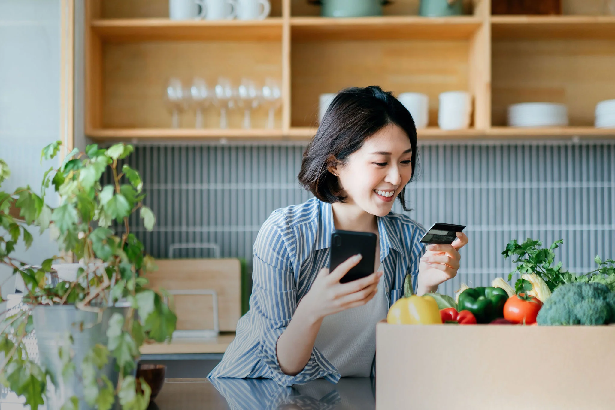 Điện thoại di động là thiết bị được sử dụng nhiều nhất để mua hàng tại Việt Nam.