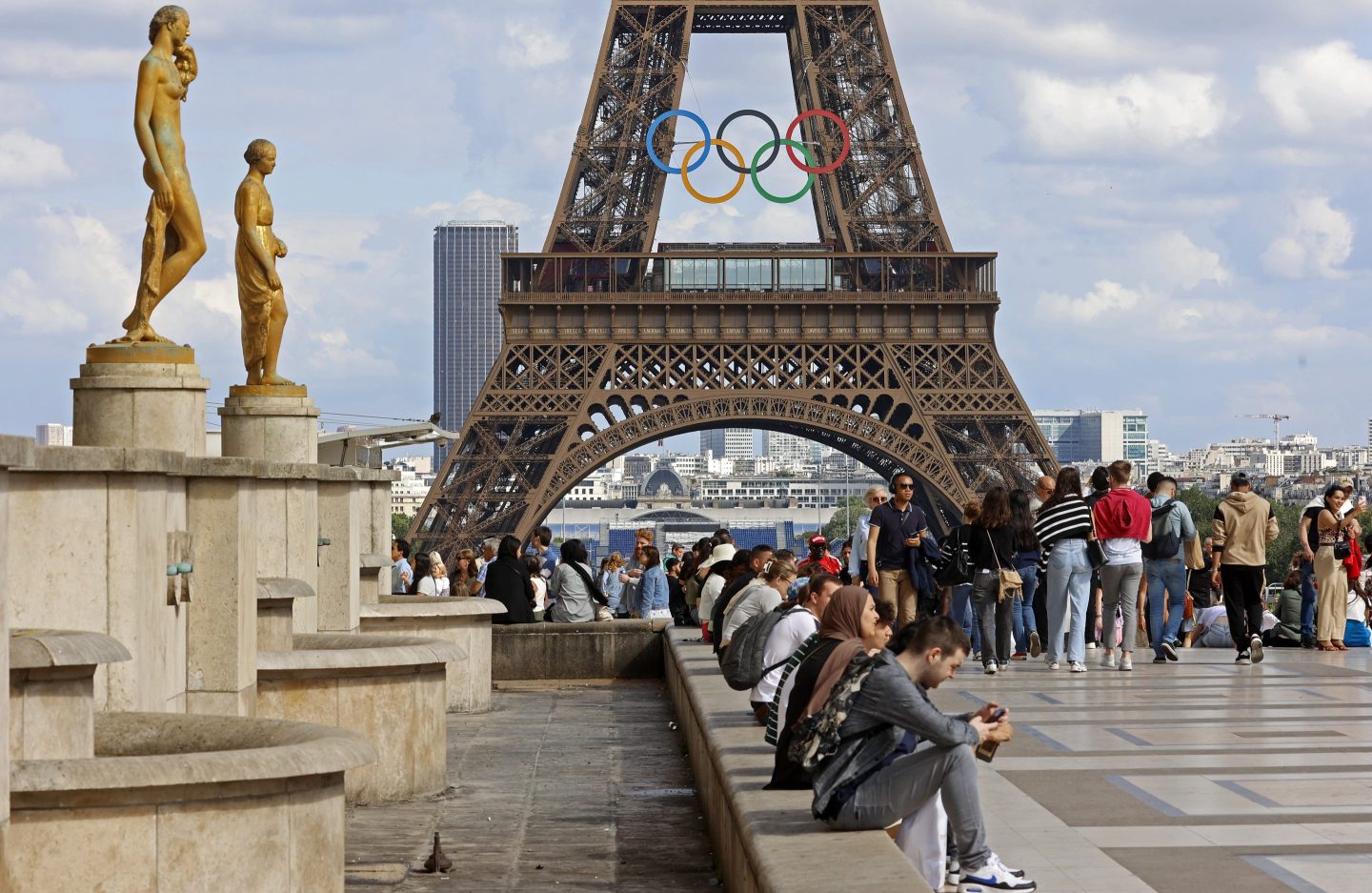 Dự kiến, khoảng 15 triệu du khách sẽ tham dự Olympic, trong đó có 2 triệu khách từ nước ngoài.