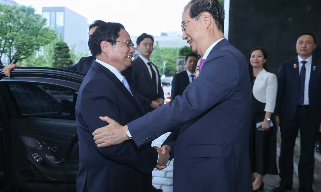 Thủ tướng Han Duck Soo hoan nghênh Thủ tướng Chính phủ Phạm Minh Chính thăm chính thức Hàn Quốc - Ảnh: VGP