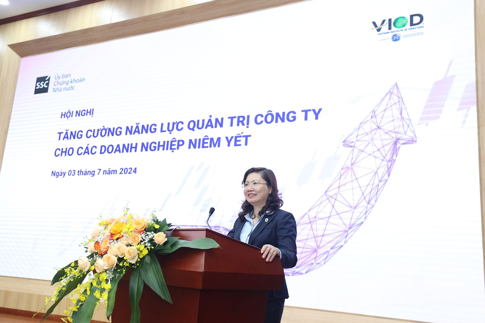 Chủ tịch Uỷ ban Chứng khoán Nhà nước Vũ Thị Chân Phương phát biểu tại Hội nghị. 