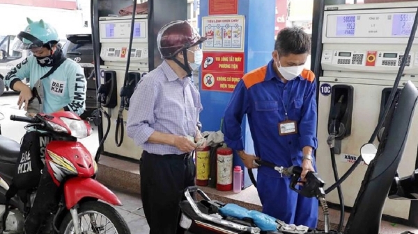 Giá xăng dầu tiếp tục tăng mạnh