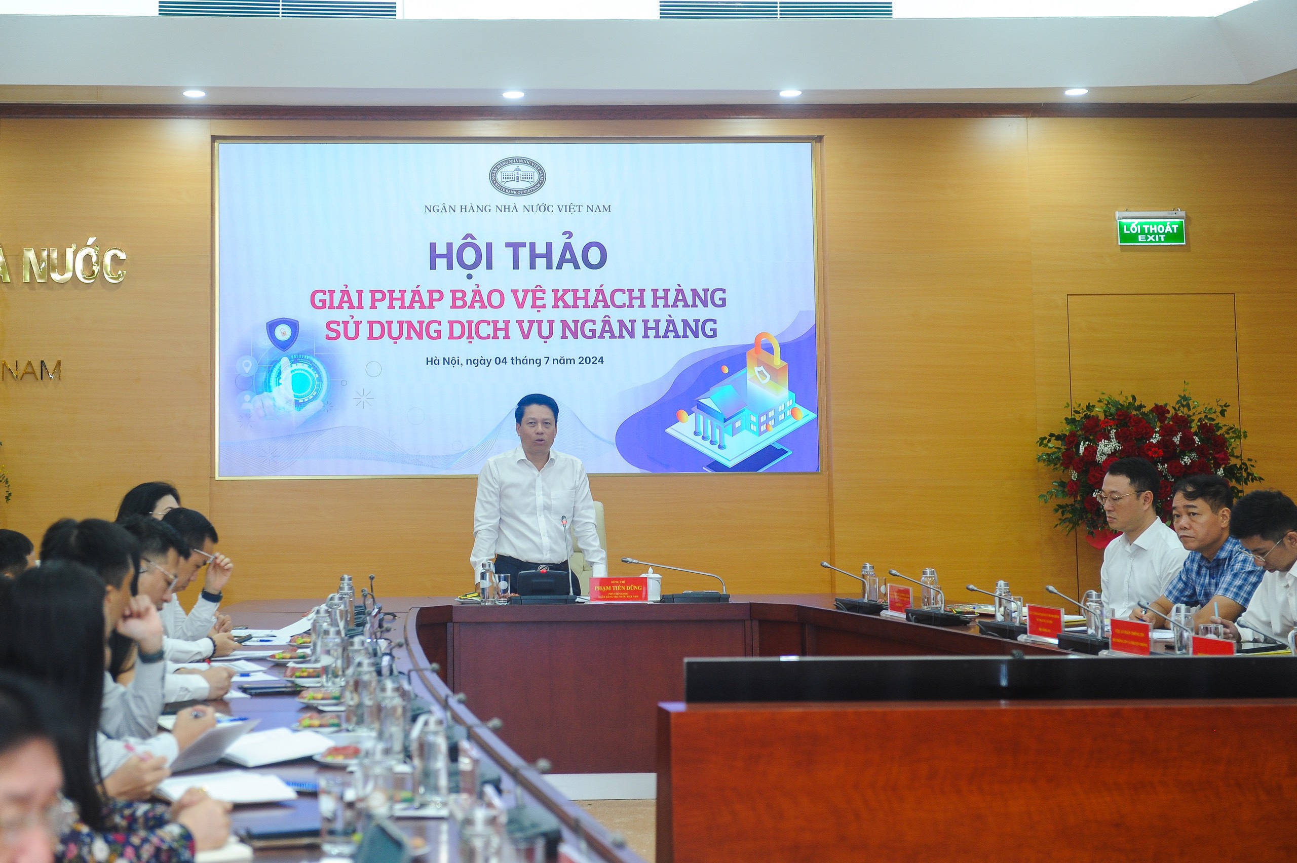 Ông Phạm Tiến Dũng, Phó Thống đốc Ngân hàng Nhà nước Việt Nam: 