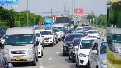 HCM City - Long Thanh - Dau Giay expressway overload