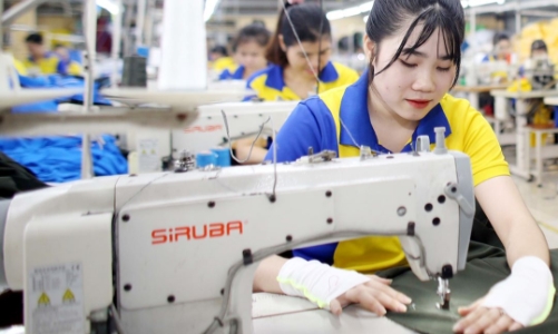 Miễn giảm gần 40.000 tỷ đồng sau 6 tháng, thu ngân sách ngành thuế  vẫn vượt 15,3% cùng kỳ