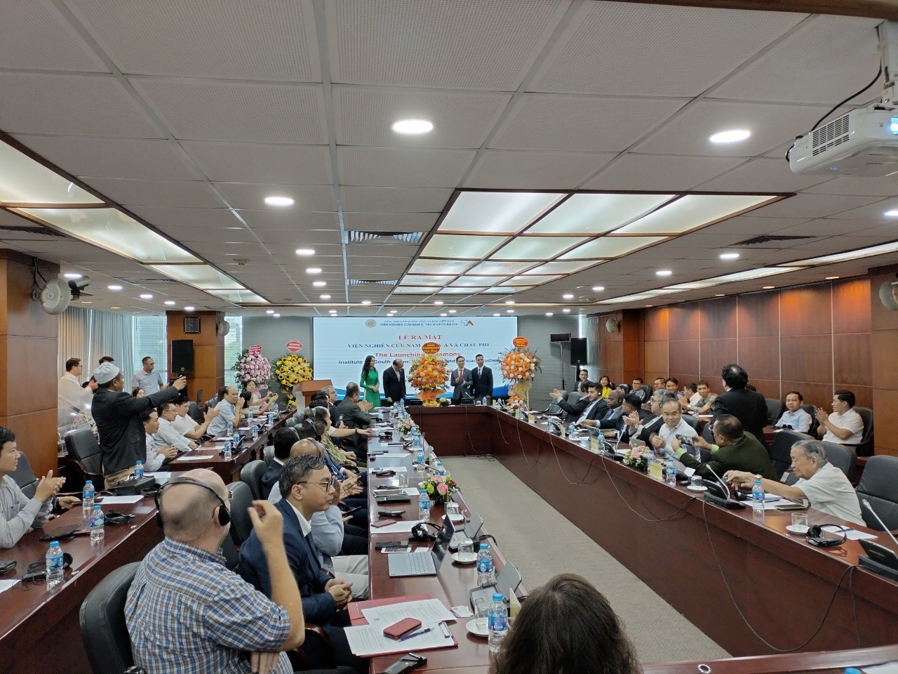 Ra mắt Viện nghiên cứu Nam Á, Tây Á và châu Phi.