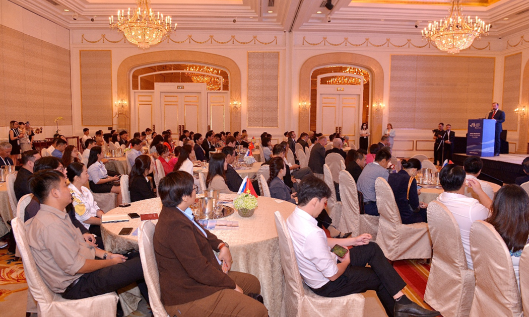 Nhiều doanh nghiệp Việt Nam và Nga tìm kiếm cơ hội hợp tác tại phiên họp bên lề của Diễn đàn Kinh tế Phương Đông (EEF) đã diễn ra tại TP.HCM, ngày 4/7.