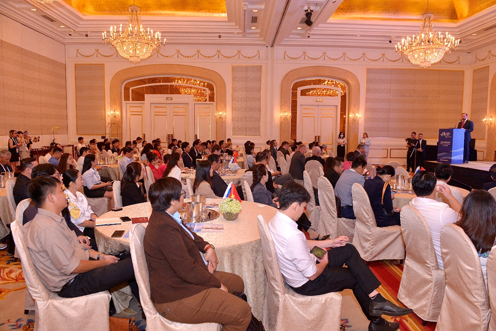 Nhiều doanh nghiệp Việt Nam và Nga tìm kiếm cơ hội hợp tác tại phiên họp bên lề của Diễn đàn Kinh tế Phương Đông (EEF) đã diễn ra tại TP.HCM, ngày 4/7.