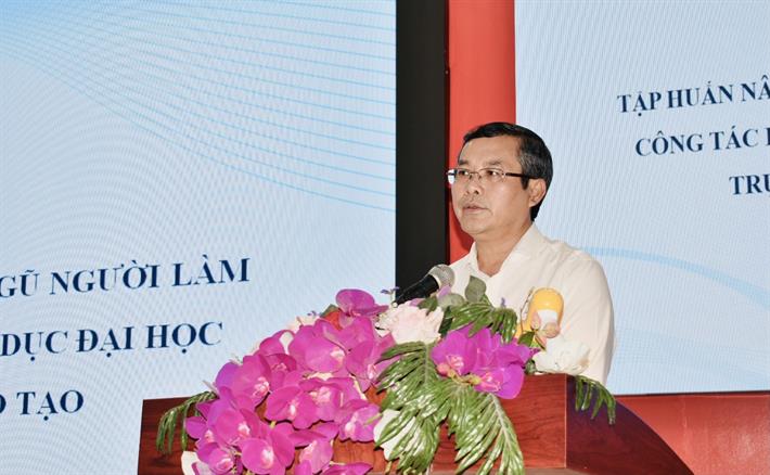 Thứ trưởng Nguyễn Văn Phúc phát biểu khai mạc hội nghị. Ảnh: MOET.