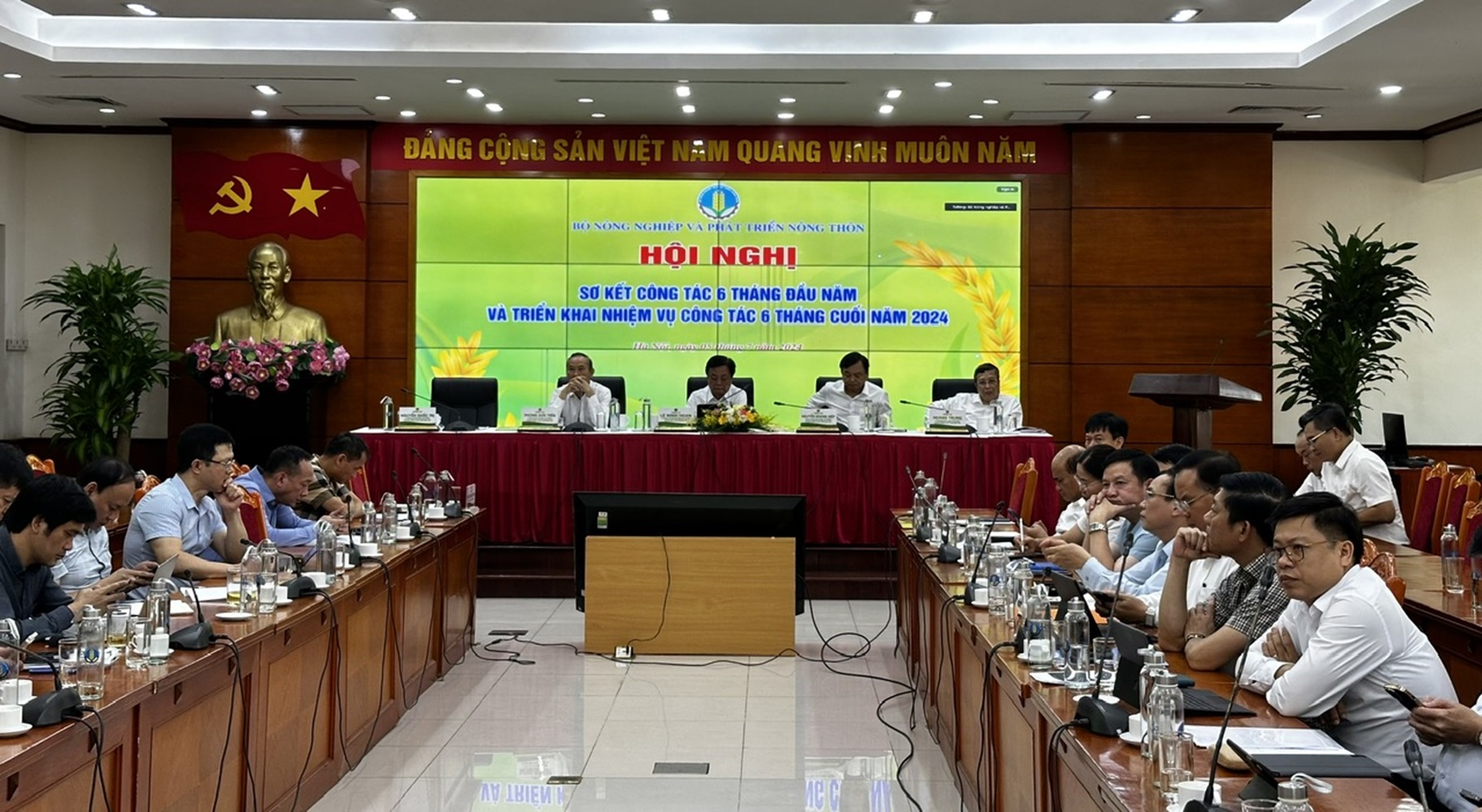 Hội nghị sơ kết 6 th&aacute;ng đầu năm của Bộ N&ocirc;ng nghiệp v&agrave; Ph&aacute;t triển n&ocirc;ng th&ocirc;n.