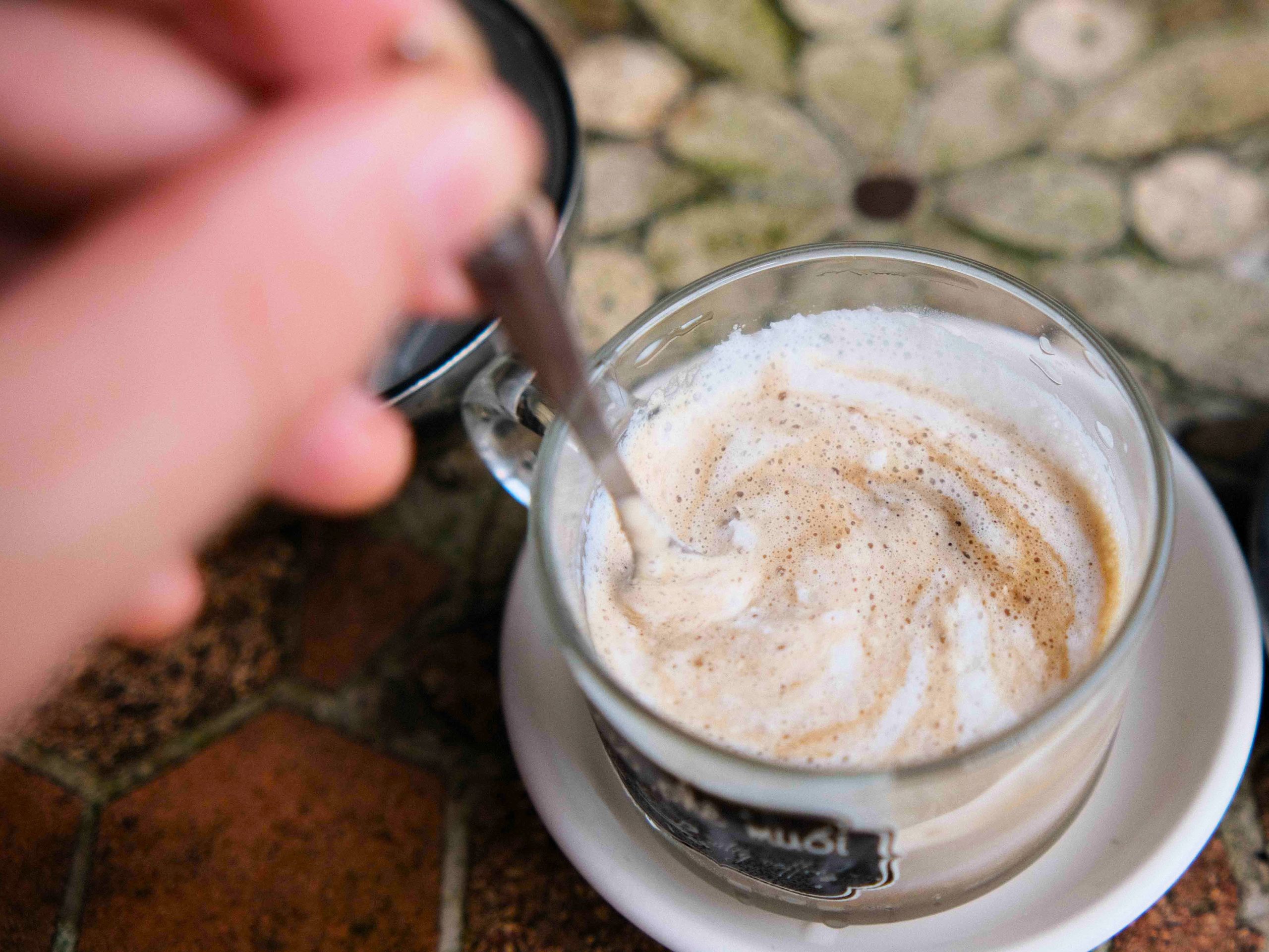 CNN Travel nhận định m&oacute;n c&agrave; ph&ecirc; muối Việt Nam đang trở th&agrave;nh xu hướng đồ uống mới. Ảnh: Vietnam Coracle.