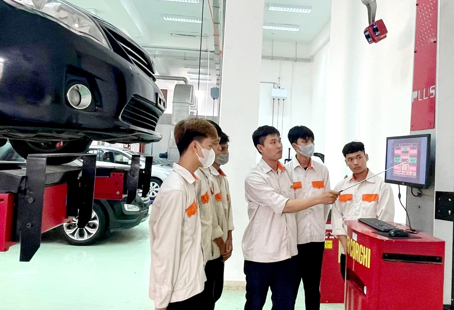 Đào tạo thực hành cho sinh viên. Ảnh: TCGDNN.