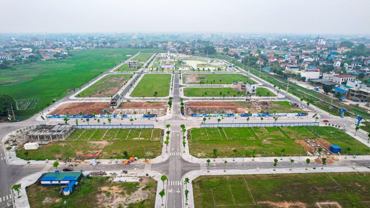 H&igrave;nh ảnh những căn nh&agrave; đầu ti&ecirc;n x&acirc;y dựng tại Tấn Đức Central Park. Ảnh: Tấn Đức.