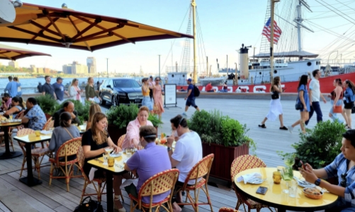 Lĩnh vực dịch vụ của Mỹ suy yếu trông thấy