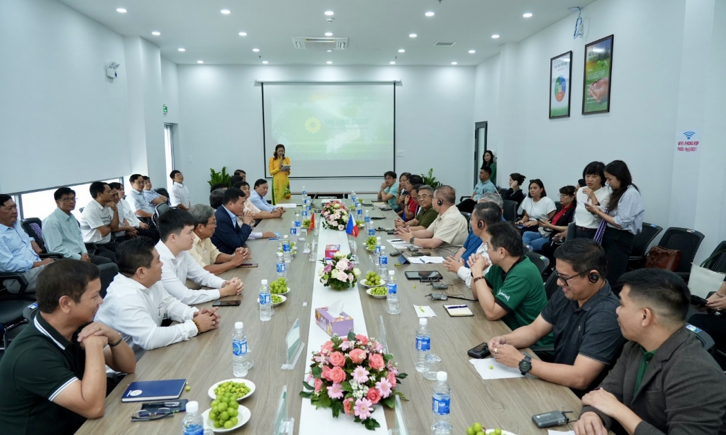 Bộ trưởng Bộ Nông nghiệp Philipines trong buổi làm việc với Tập đoàn Tân Long chiều ngày 7/7 tại An Giang.
