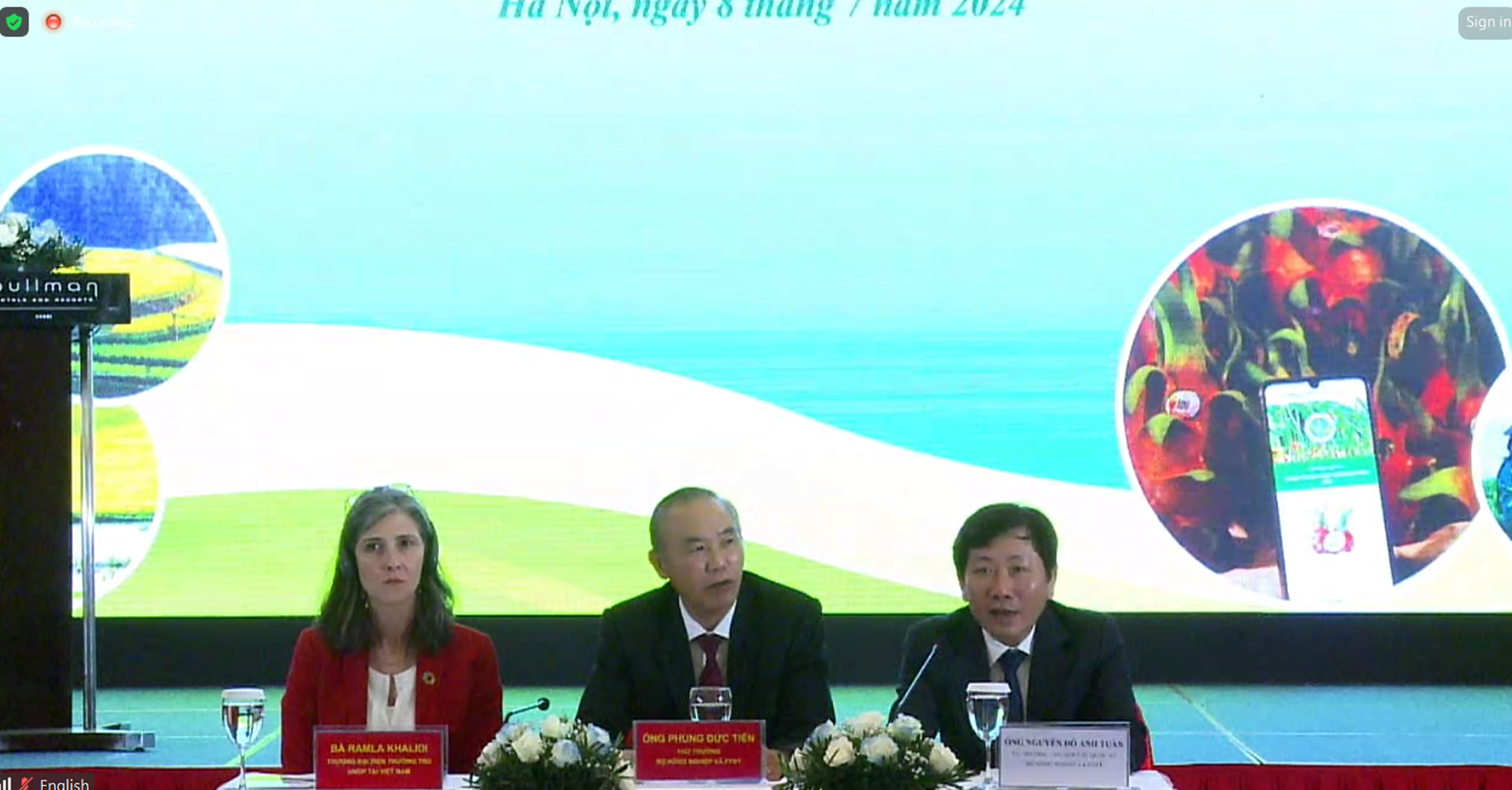 Thứ trưởng Phùng Đức Tiến và Trưởng đại diện UNDP Ramla Khalidi đồng chủ trì Đối thoại.