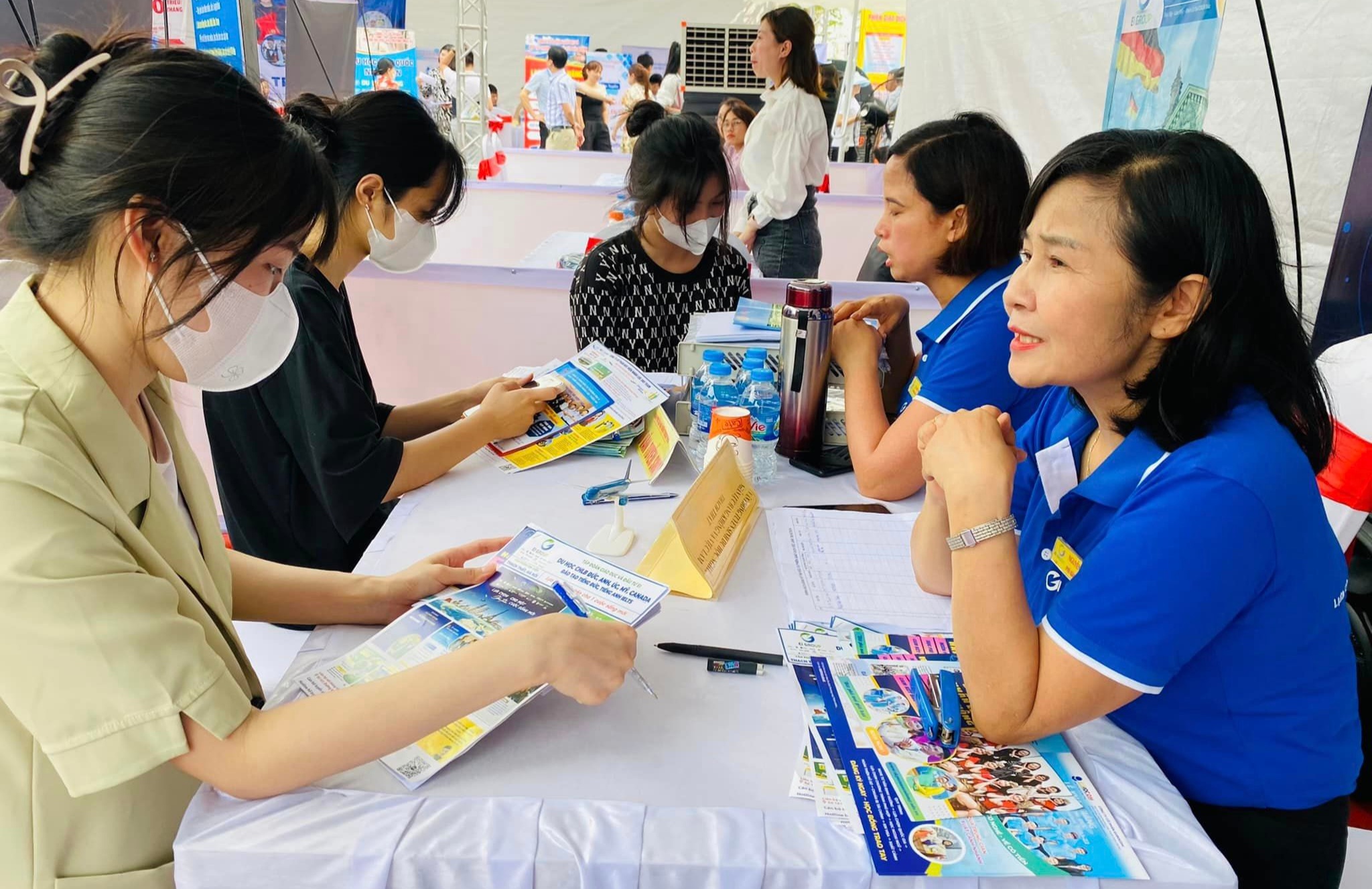 Doanh nghiệp tuyển dụng lao động. Ảnh: N.Dương.