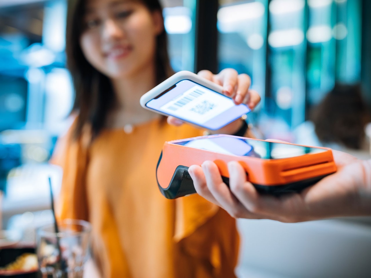 Có những quốc gia đã đạt tỷ lệ không dùng tiền mặt rất cao và đang  rất gần với thời đại không tiền mặt.