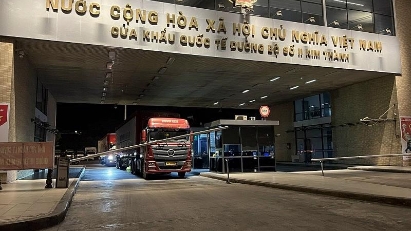 Vietnam-China border trade booms in 1H