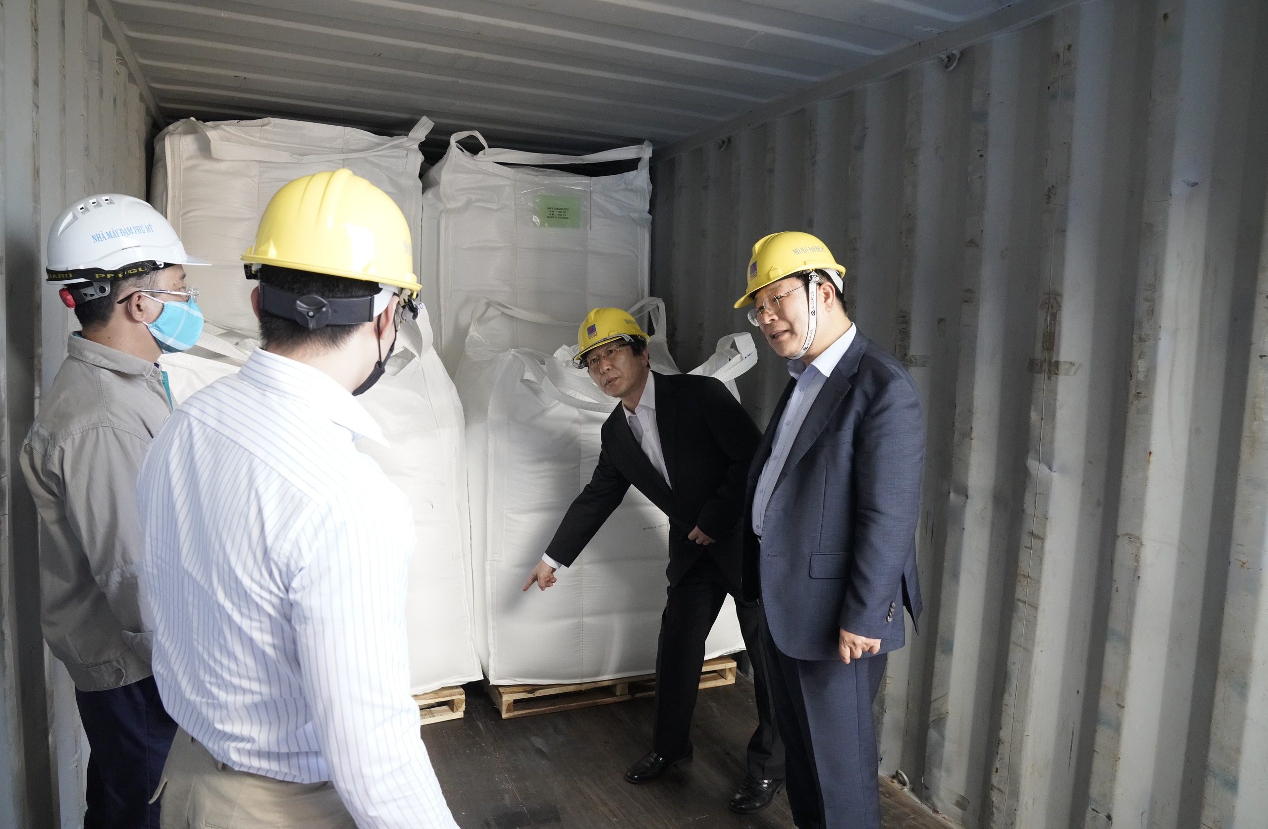 Mặt h&agrave;ng ure xuất khẩu của PVFCCo được kh&aacute;ch h&agrave;ng quốc tế đ&aacute;nh gi&aacute; rất cao do đ&aacute;p ứng được c&aacute;c ti&ecirc;u chuẩn đặc th&ugrave;, khắt khe.