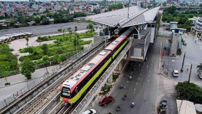 Deputy PM requests accelerating inspection of Hanoi metro line for commercial operation