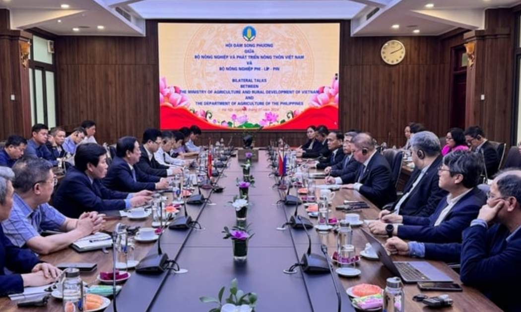 Bộ trưởng Bộ Nông nghiệp và Phát triển nông thôn Việt Nam Lê Minh Hoan hội đàm với Bộ trưởng Bộ Nông nghiệp Philippines Francisco Tiu Laurel Jr.