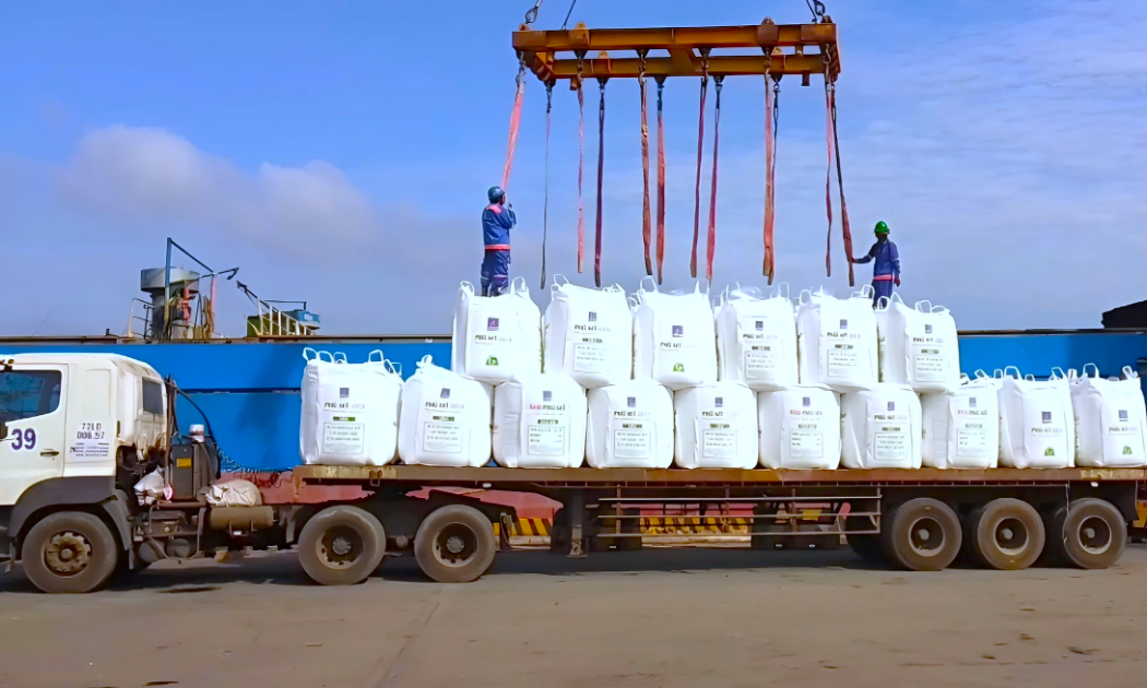 PVFCCo đạt tăng trưởng ấn tượng trong xuất khẩu, với sản lượng xuất khẩu urê đạt gần 100 ngàn tấn, tăng 50% so với cùng kỳ năm 2023.