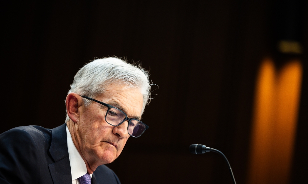 Chủ tịch Fed Jerome Powell điều trần trước Ủy ban Ngân hàng thuộc Thượng viện Mỹ ngày 9/7/2024 - Ảnh: Bloomberg.