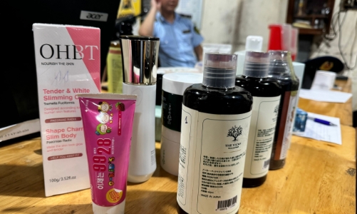 Phát hiện kho mỹ phẩm, kem đánh răng hết hạn sử dụng được dập date mới