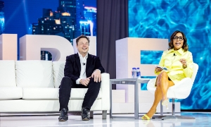 Tỷ phú Elon Musk và bà Linda Yaccarino xuất hiện trong cùng một sự kiện vào năm 2023.