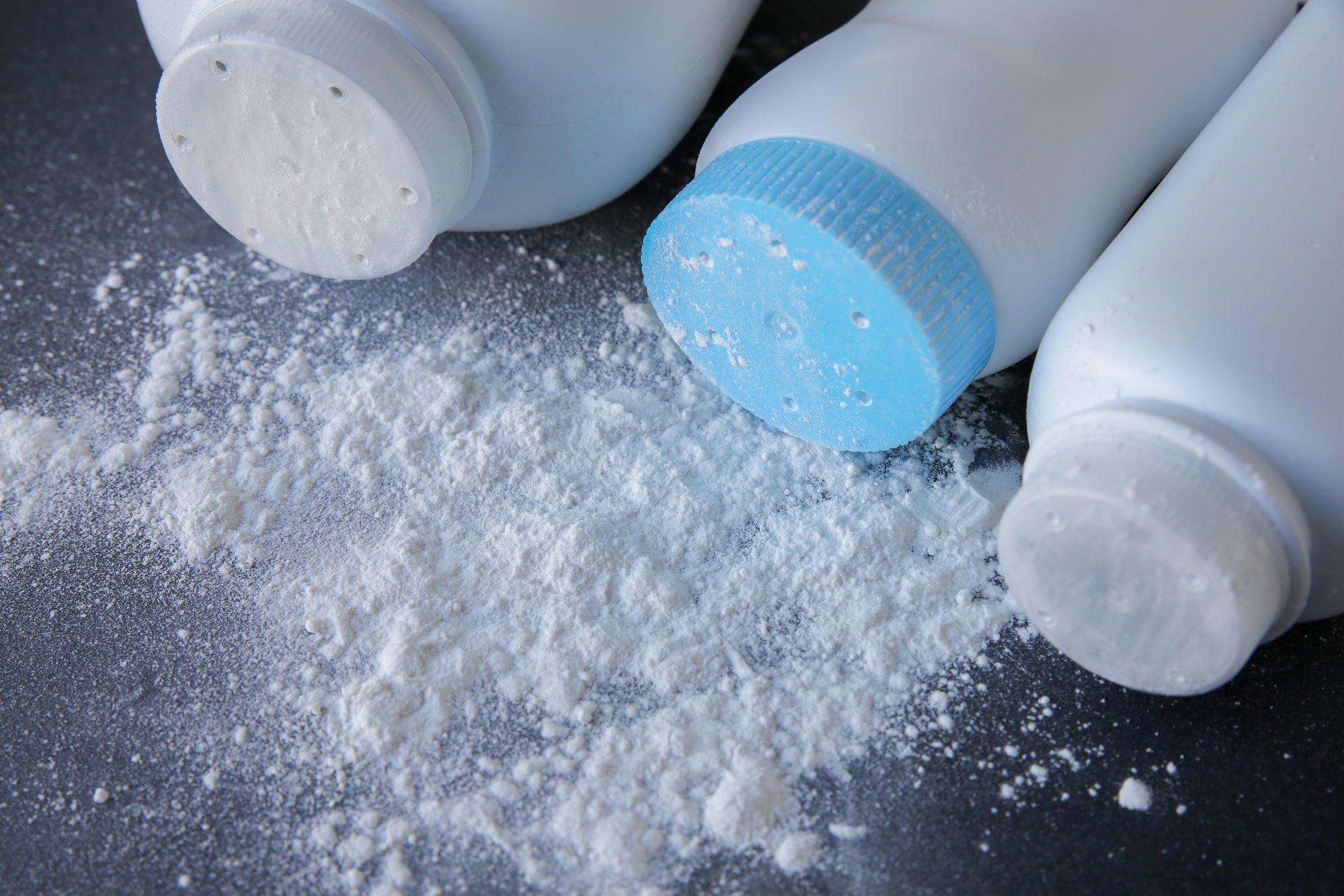 Bột talc được biết đến như một thành phần có trong nhiều loại mỹ phẩm chăm sóc da.