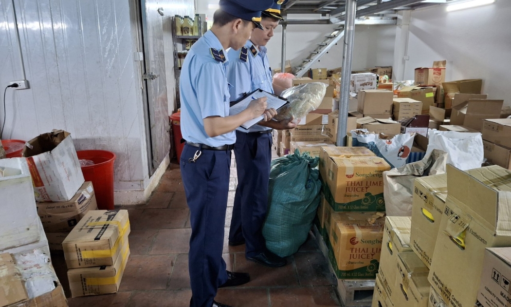 Lực lượng Quản lý thị trường Thanh Hóa thực hiện nhiệm vụ