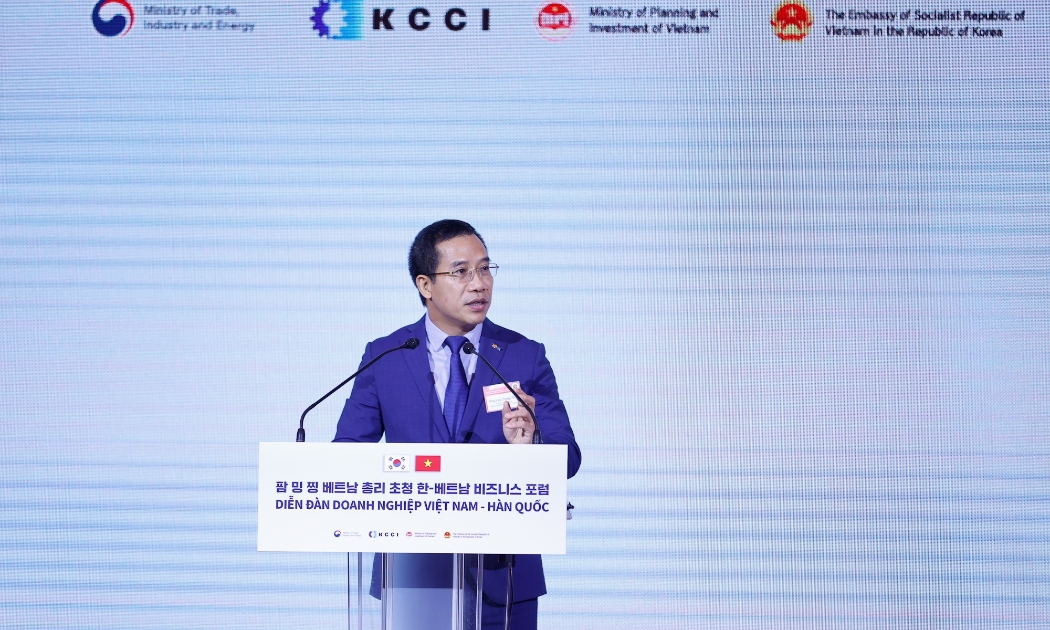 Ông Lưu Trung Thái - Chủ tịch HĐQT MB phát biểu tại Diễn đàn doanh nghiệp Việt Nam - Hàn Quốc tại Seoul.