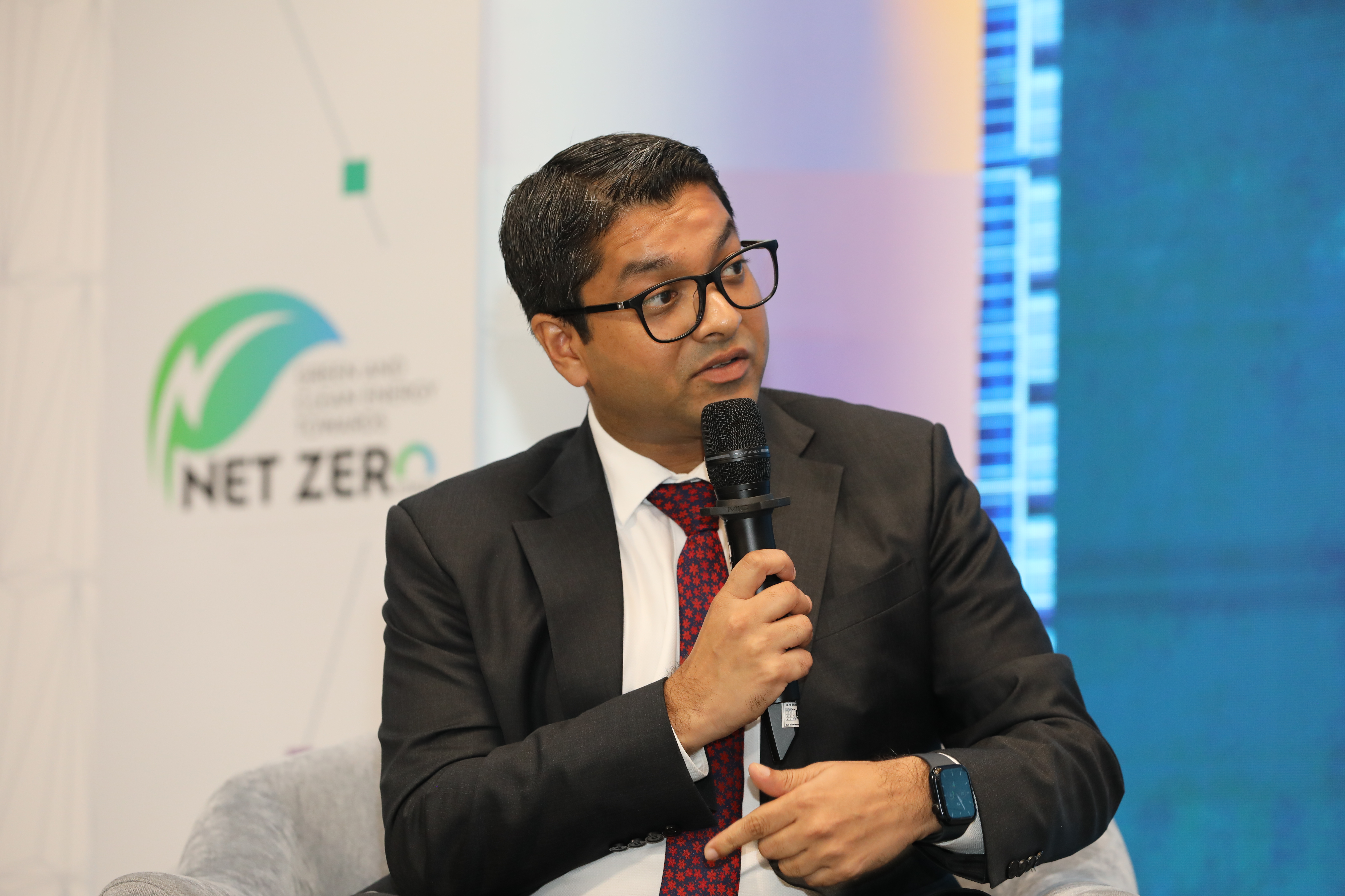 Ông Abhinav Goyal, Giám đốc Dịch vụ tư vấn Dự án Vốn và Cơ sở hạ tầng của PwC Việt Nam, chia sẻ tại Diễn đàn. Ảnh: Việt Dũng.