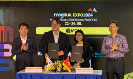 Từ trái sang phải: Đại diện Trung tâm Xúc tiến Thương mại Hàn Việt (KORETOVIET) và Saigon Innovation Hub (SIHUB) cùng ký kết hợp tác.