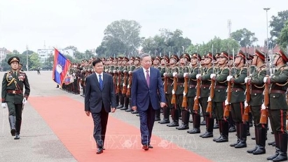 Presidents of Vietnam and Laos hold talks in Vientiane