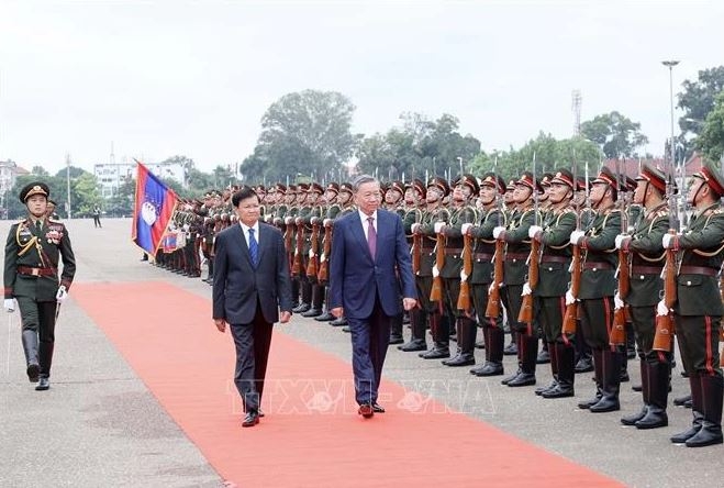 Presidents of Vietnam and Laos hold talks in Vientiane