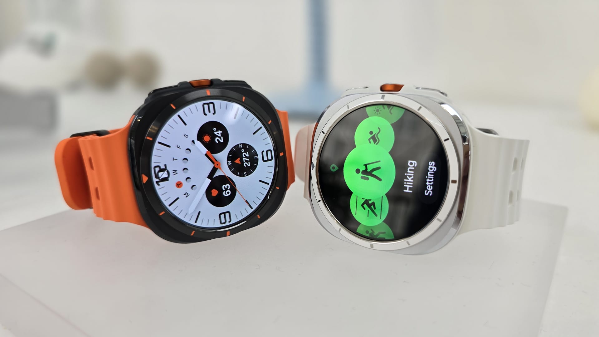Lần đầu tiên gã khổng lồ công nghệ Hàn Quốc ra mắt dòng “Ultra” cho sản phẩm smartwatch. 