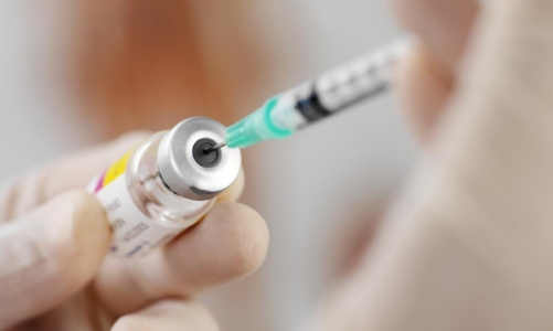 Người dân đổ xô đi tiêm chủng: Những ai cần vaccine bạch hầu?