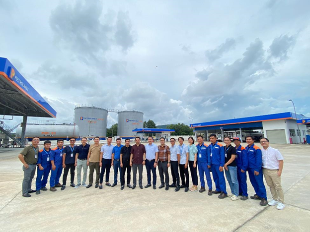 Tổng giám đốc Công ty trực tiếp chỉ đạo và kiểm tra tính sẵn sàng của hệ thống chuẩn bị cho chuyến tra nạp đầu tiên tại Cảng hàng không quốc tế Phú Quốc.
