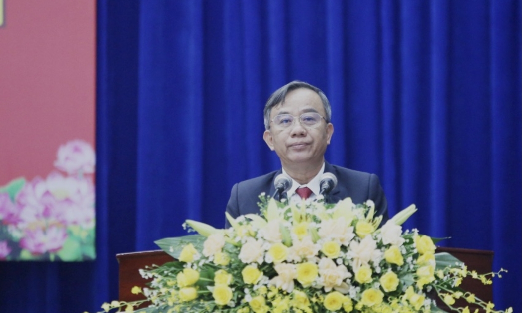 Ông Trần Xuân Vinh, Phó Chủ tịch HĐND tỉnh phát biểu khai mạc kỳ họp thứ 24 HĐND tỉnh Quảng Nam.