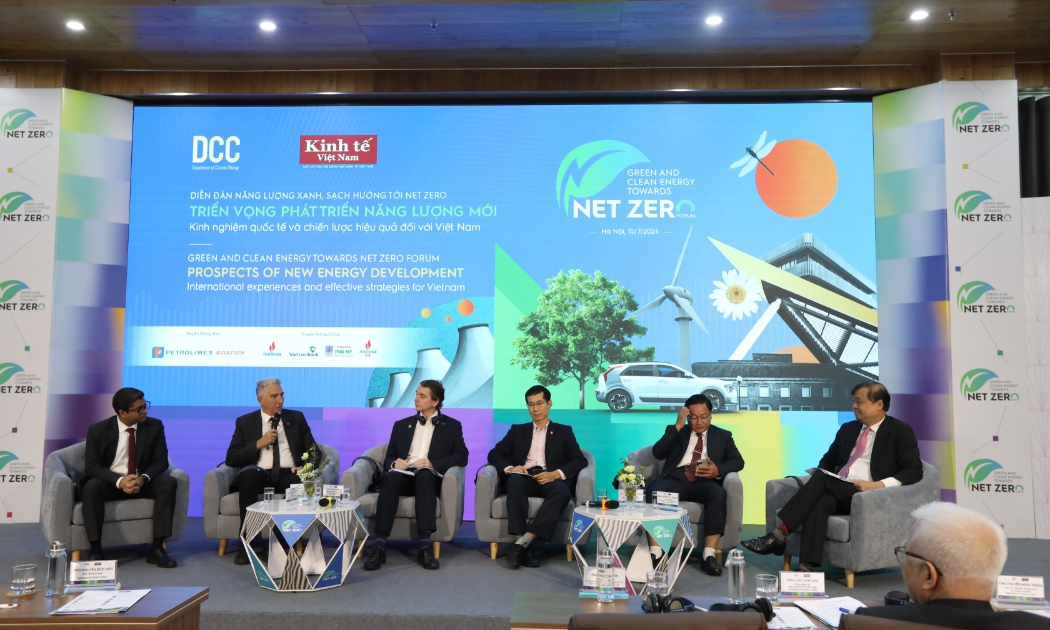  Diễn đàn Năng lượng xanh, sạch hướng tới Net Zero với chủ đề “Triển vọng phát triển năng lượng mới - Kinh nghiệm quốc tế và chiến lược hiệu quả đối với Việt Nam”. Ảnh: Việt Dũng.