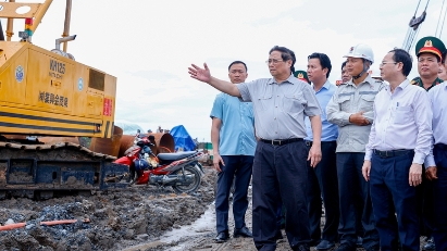 PM asks for efforts to complete 1,200 km of expressways for Mekong Delta