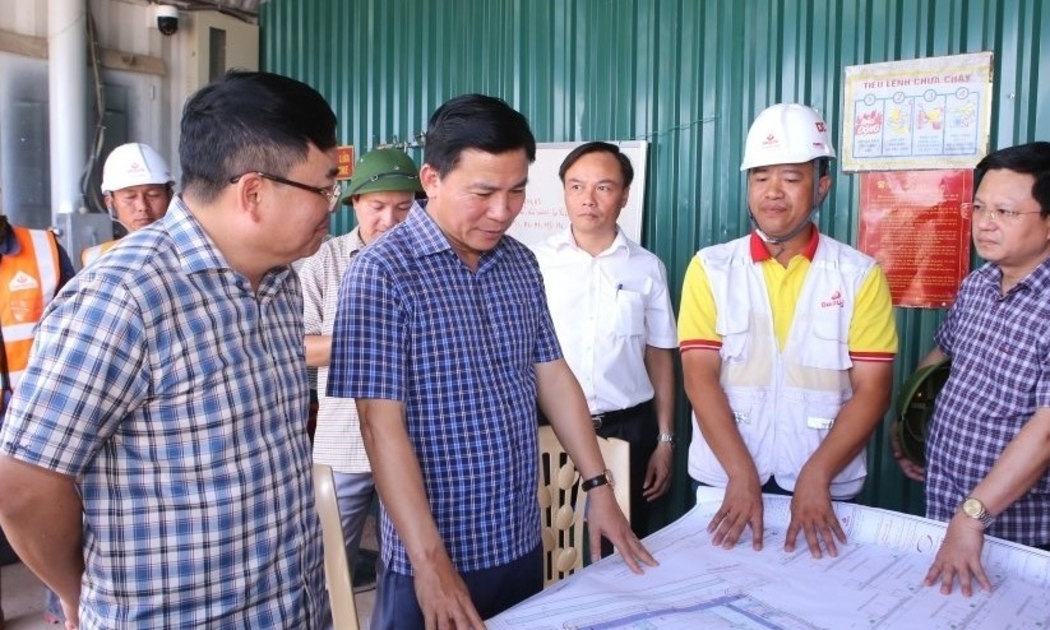 Bí thư Tỉnh ủy Thanh Hóa Đỗ Trọng Hưng kiểm tra tình hình thi công một số dự án tại thị xã Nghi Sơn