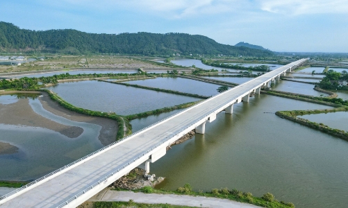 Cận cảnh cây cầu vượt cạn và sông dài nhất Thanh Hóa 