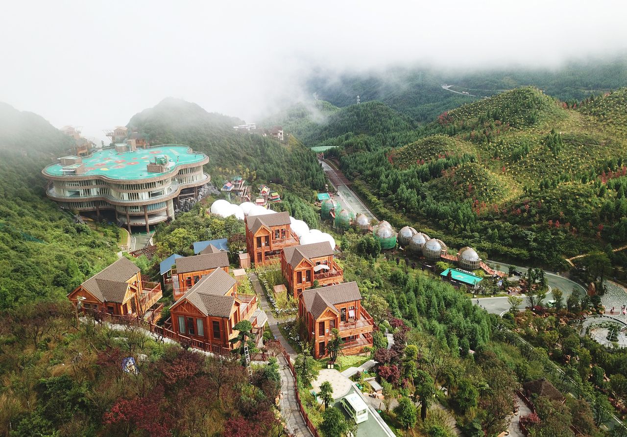 Khu nghỉ dưỡng trượt tuyết Meihuashan ở Liupanshui chỉ có tuyết trong 2 tháng mỗi năm - Ảnh: WSJ