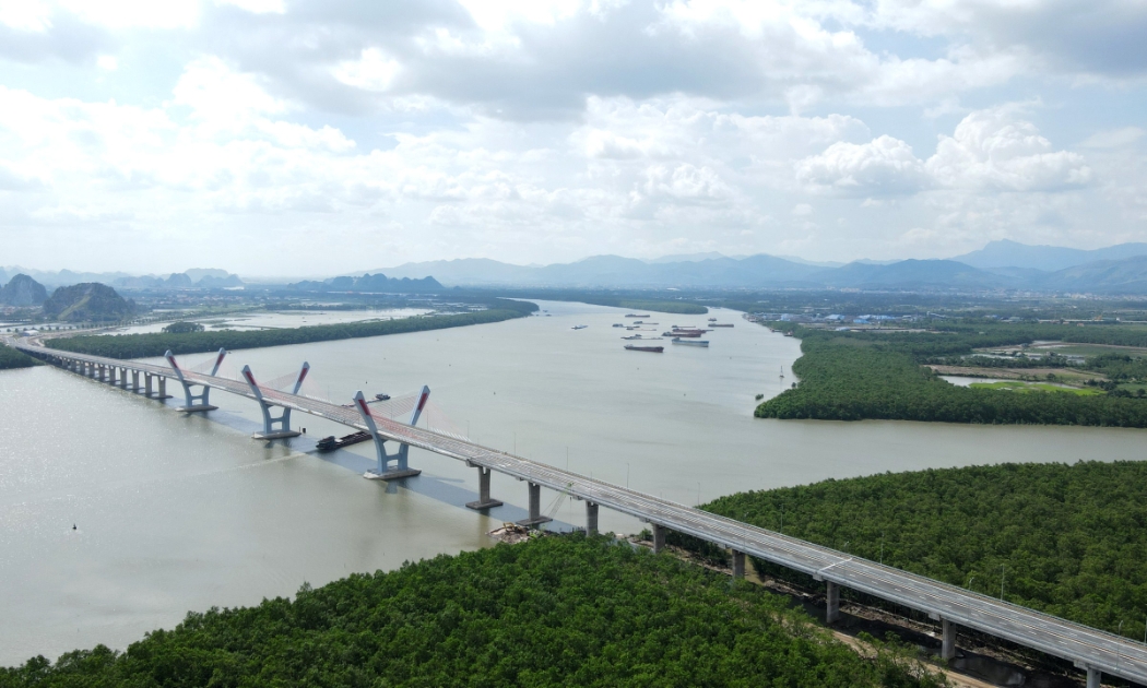 Cầu Bến Rừng nối huyện Thuỷ Nguyên (Hải Phòng) với thị xã Quảng yên (Quảng Ninh) được tổ chức thông xe vào ngày 17/7/2024