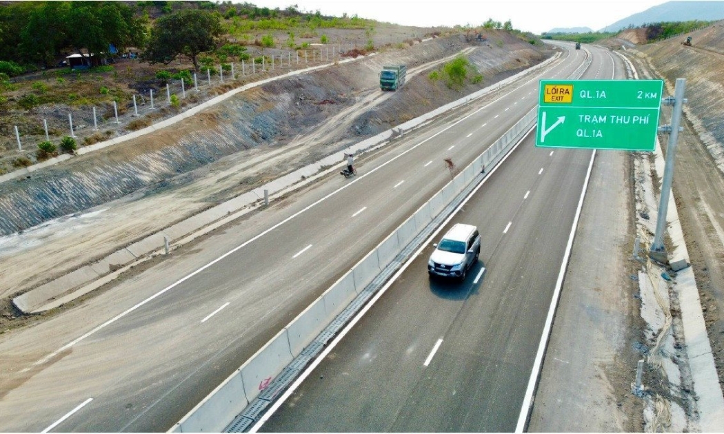 Bộ Giao thông vận tải, các bộ, ngành, địa phương tập trung triển khai các dự án trọng điểm quốc gia, liên vùng gắn với đợt thi đua 500 ngày đêm hoàn thành 3.000 km cao tốc.
