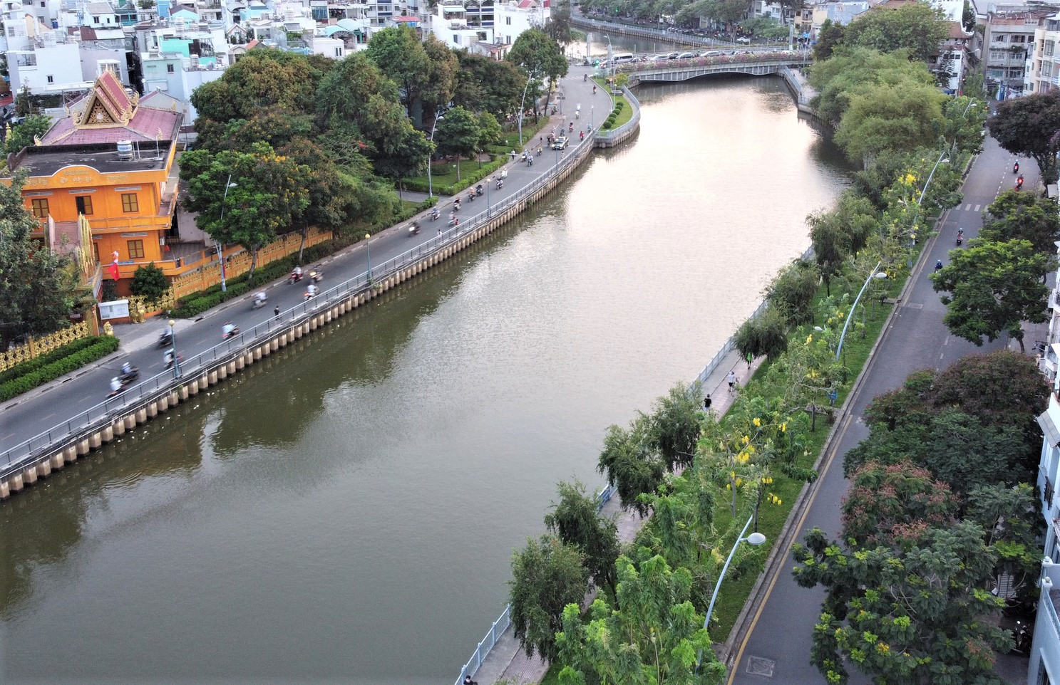 Tuyến kênh Nhiêu Lộc - Thị Nghè vốn là dòng kênh "chết" nay đã được hồi sinh là minh chứng cho nỗ lực và quyết tâm của TP.HCM trong việc xanh hóa kênh rạch, xanh hóa nền kinh tế, hướng đến sự thịnh vượng và phát triển bền vững.