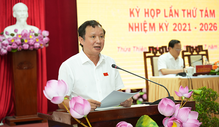 Bí thư Tỉnh ủy, Chủ tịch HĐND tỉnh Thừa Thiên Huế Lê Trường Lưu phát biểu tại kỳ họp
