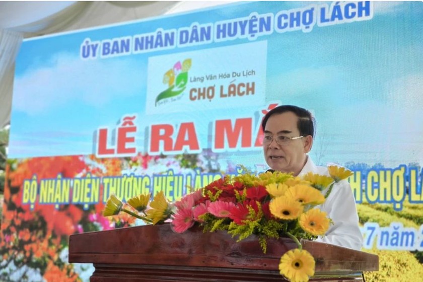 Chủ tịch UBND tỉnh Bến Tre Trần Ngọc Tam phát biểu tại lễ công bố ra mặt bộ nhận diện thương hiệu Làng Văn hóa du lịch Chợ Lách. Ảnh: Phúc Hậu.